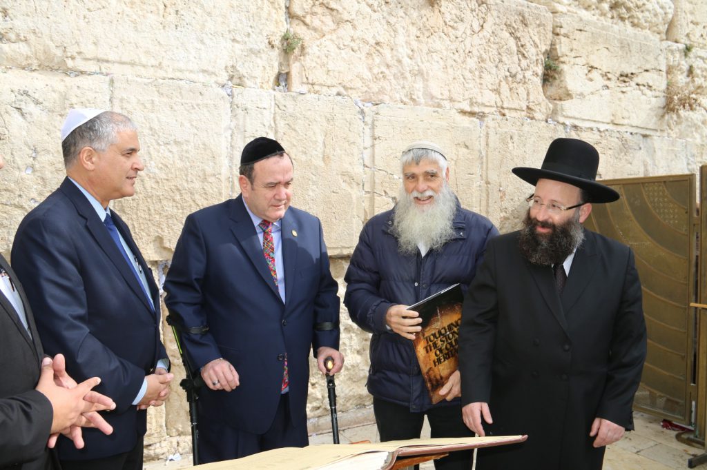 Elected President of Guatemala visits the Western Wall